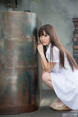 小雪奶水涨公帮忙吸